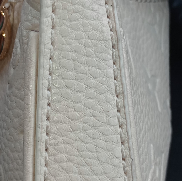 LV EZPOUCH ON STRAP,  LAST CALL !! - Picture 2 of 8